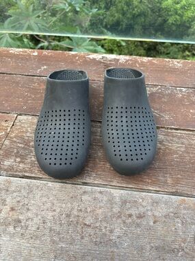 Calzuro Classsic Black Perforated Slip-On Clog Mules size 40-41/6.5-7.5